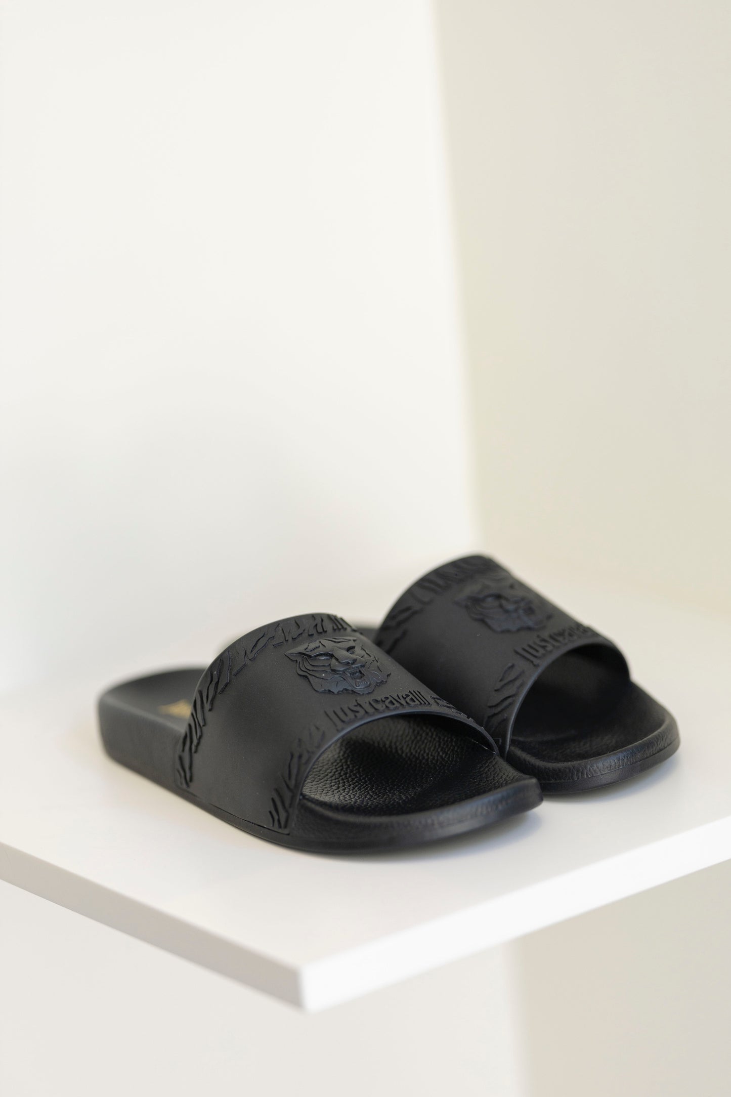CHINELO PRETO JUST CAVALLI