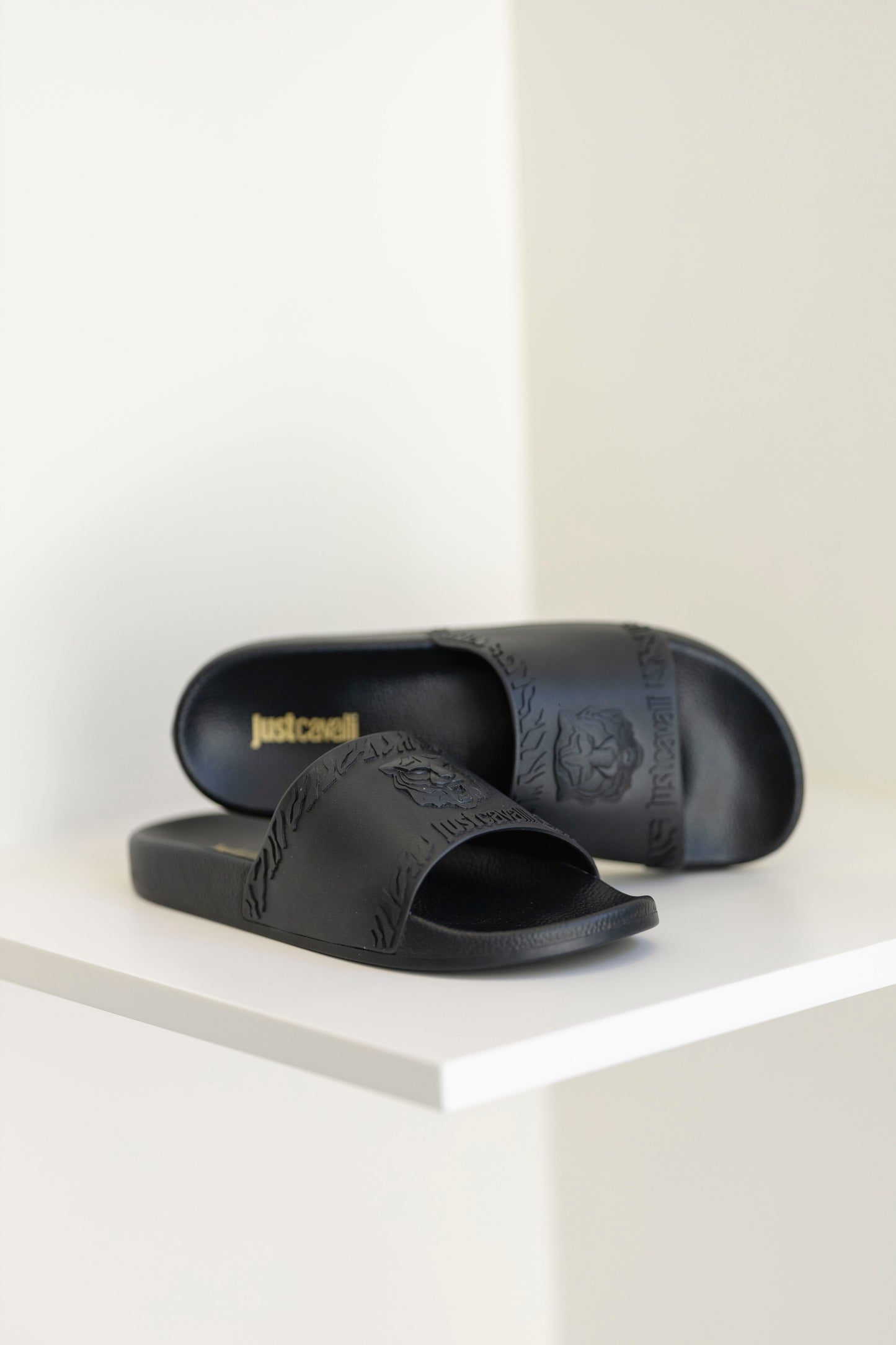 CHINELO PRETO JUST CAVALLI