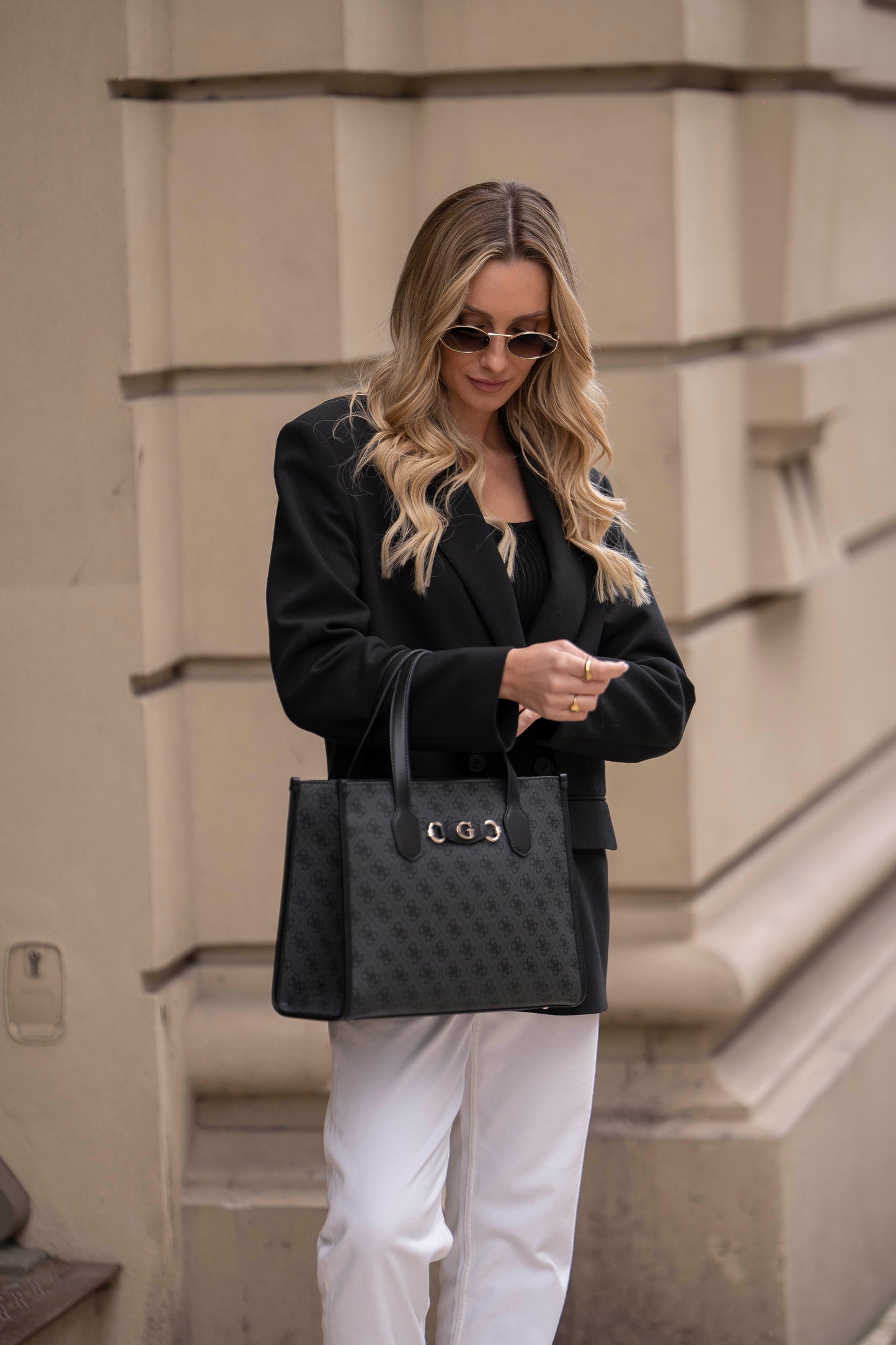 MALA DE MÃO " IZZY " GUESS