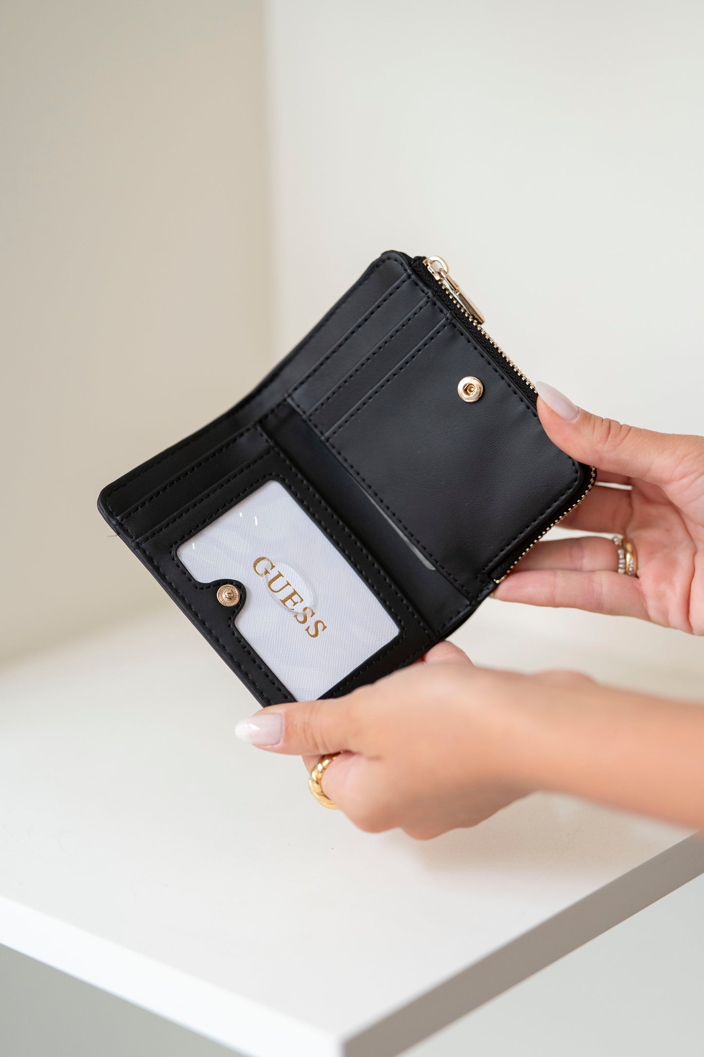 CARTEIRA " LAUREL " GUESS