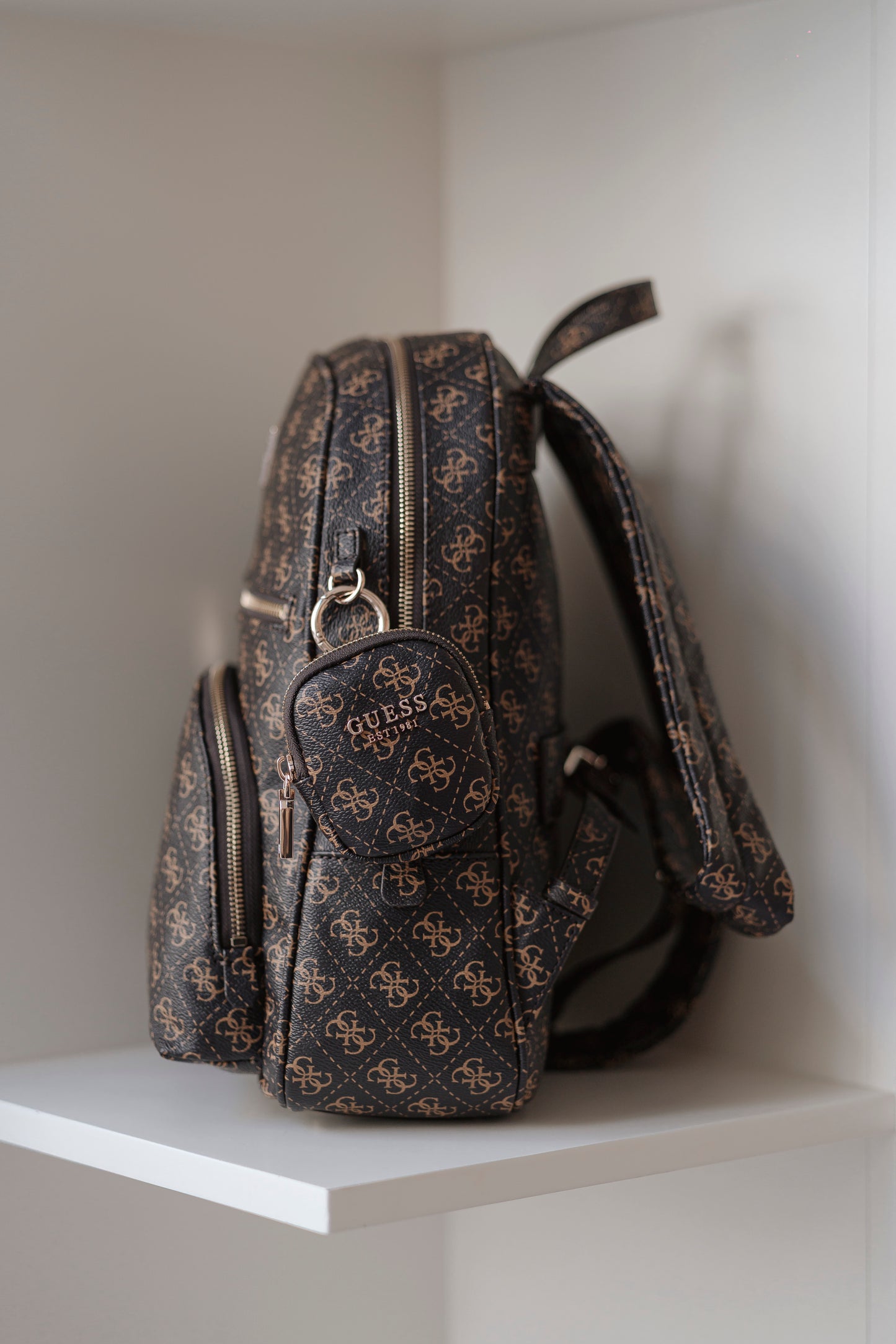 MOCHILA " POWER PLAY " GUESS