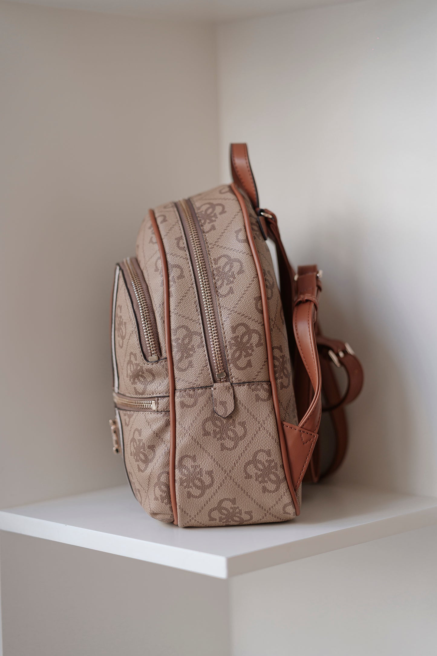 MOCHILA " ERNIA " GUESS