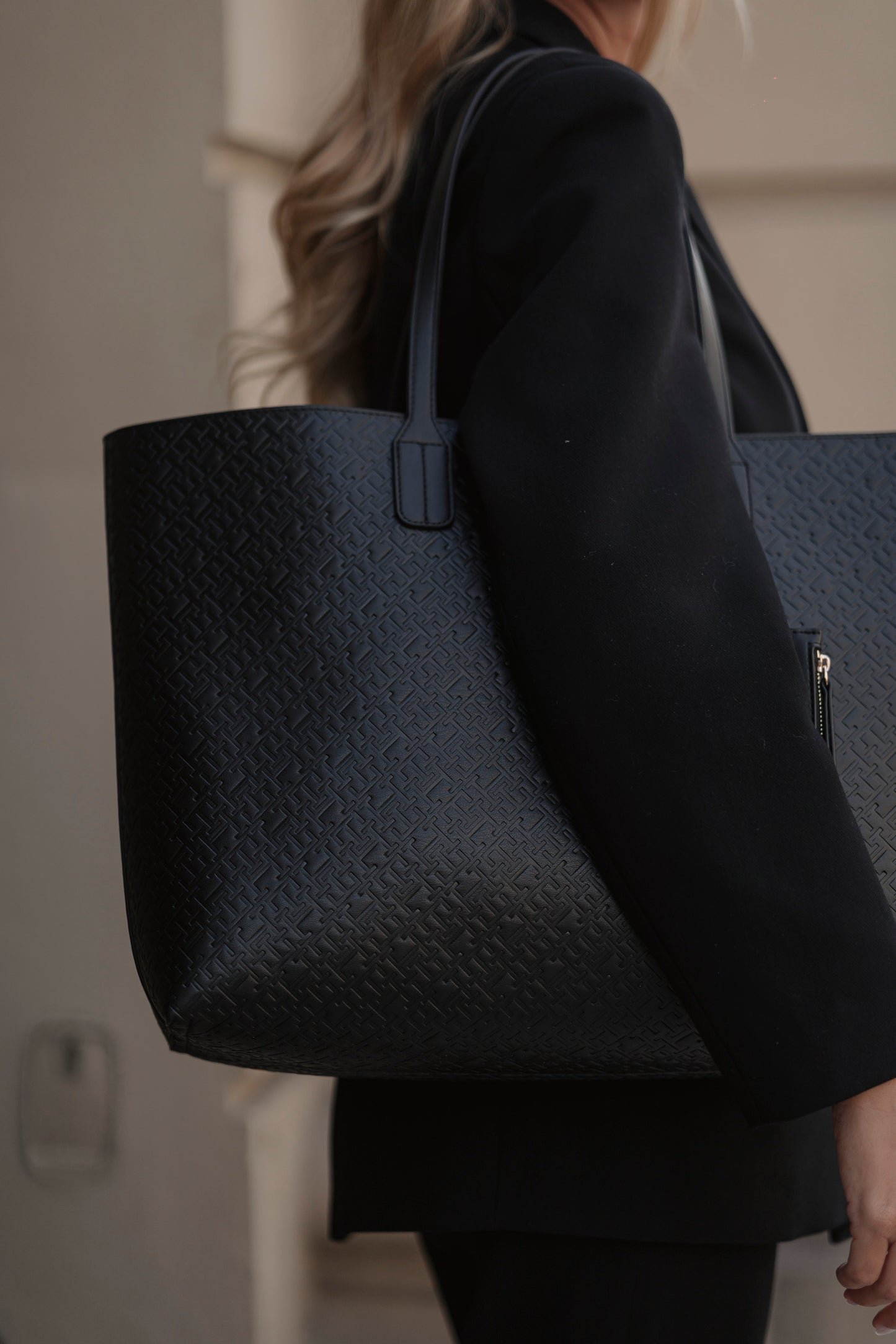 MALA DE OMBRO TOMMY HILFIGER