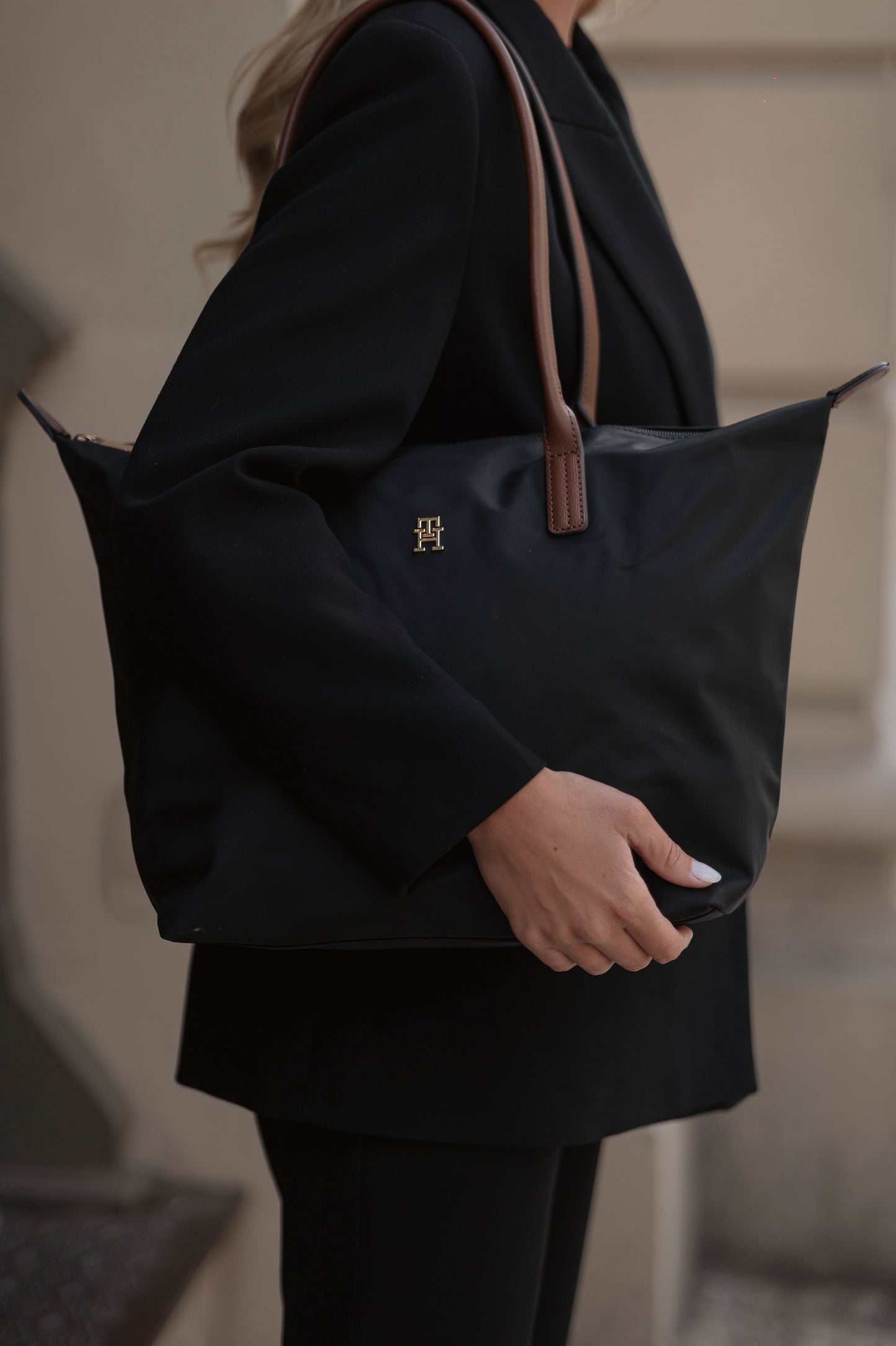 MALA DE OMBRO TOMMY HILFIGER