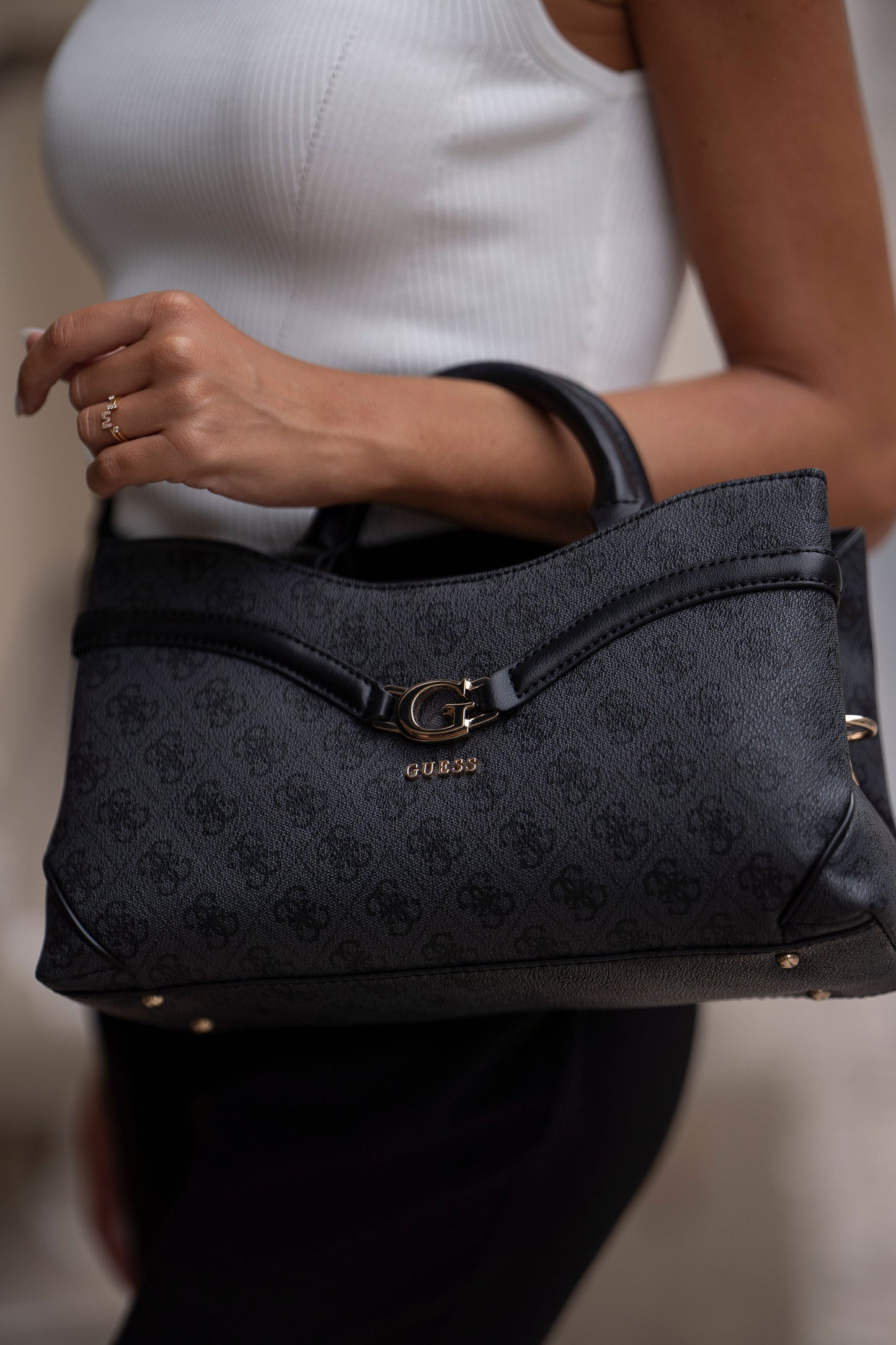 MALA DE MÃO " DEA GIRLFRIEND " GUESS