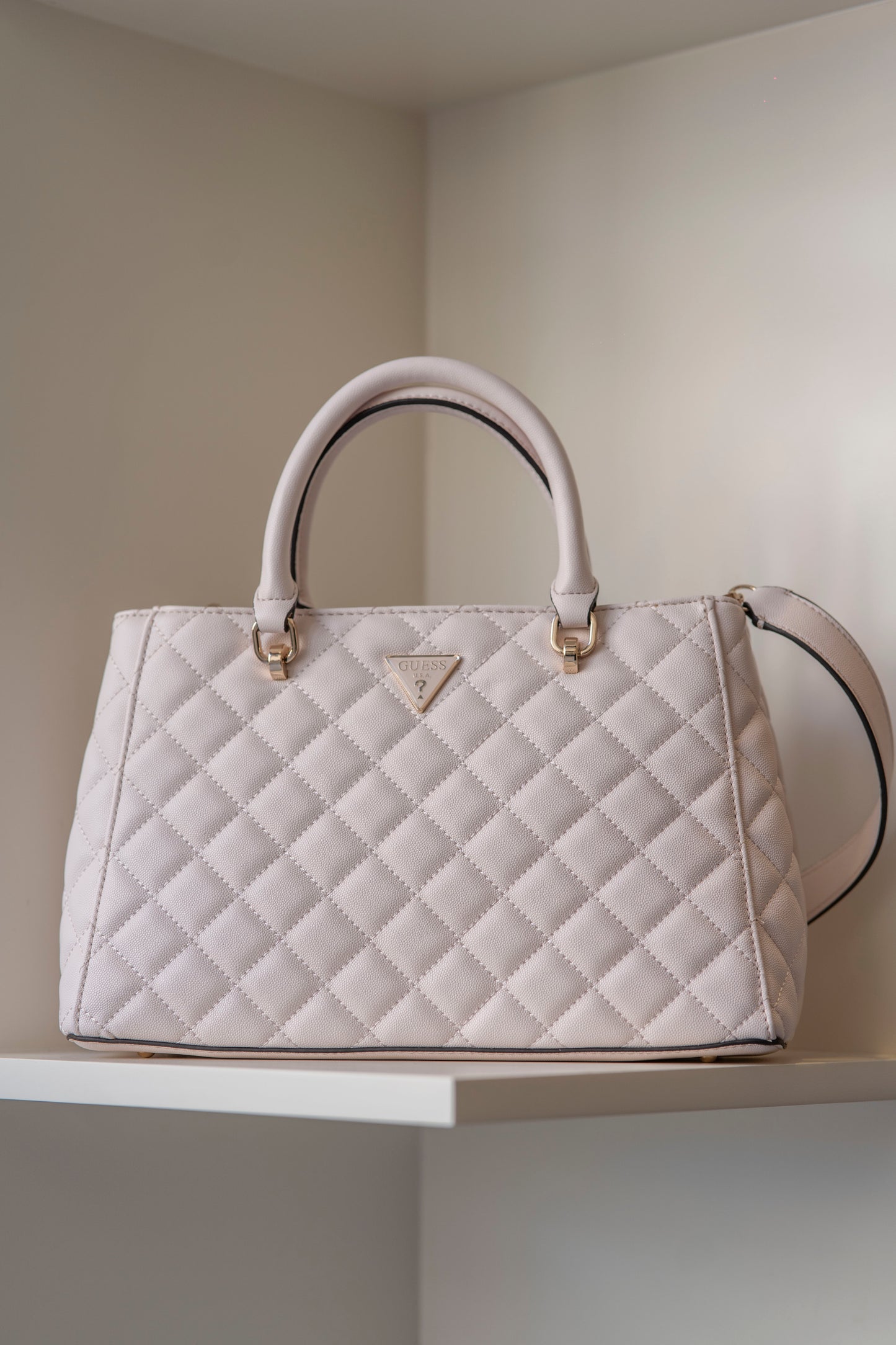 MALA DE MÃO " CARLY " GUESS