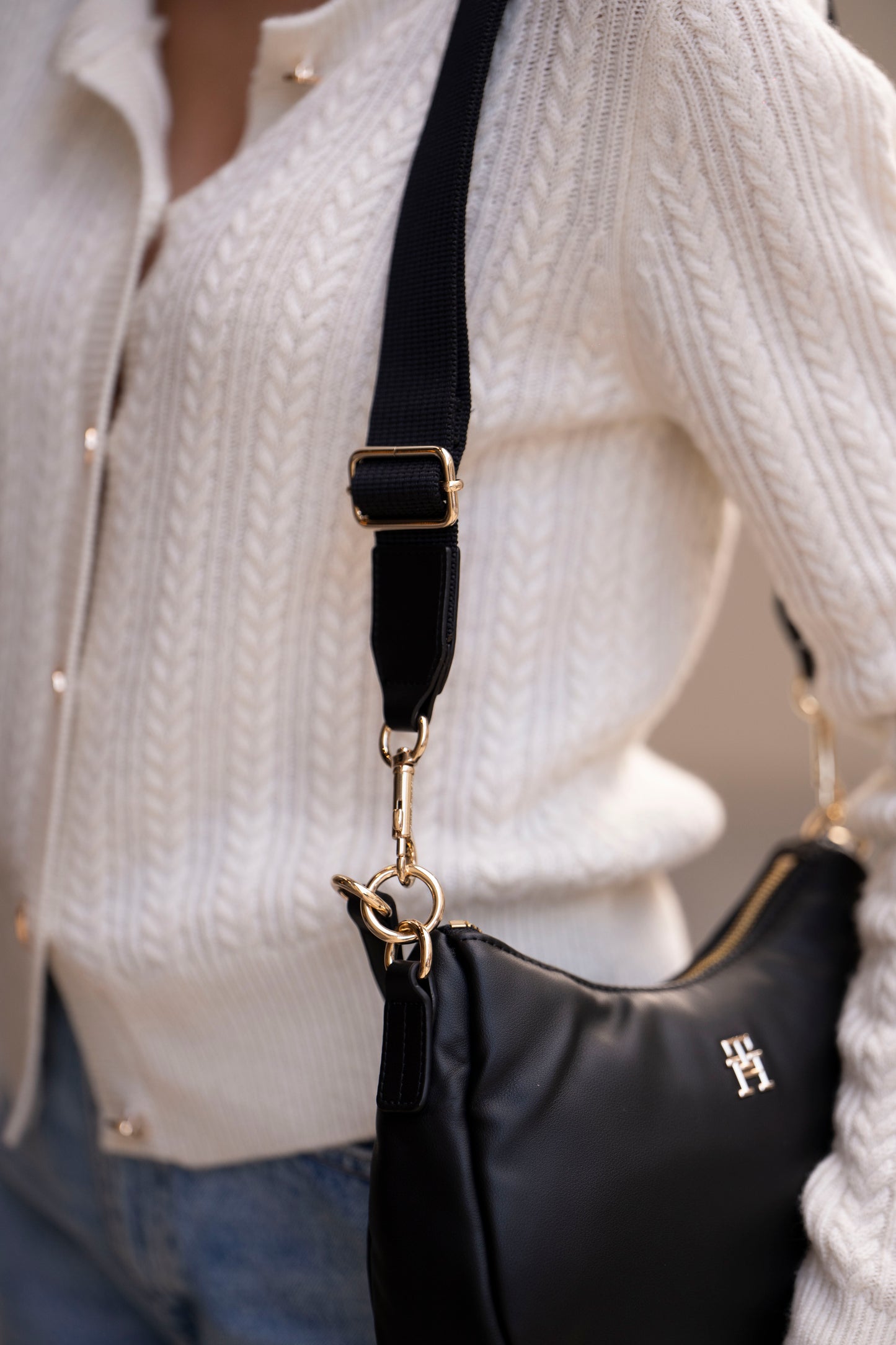 MALA DE OMBRO TOMMY HILFIGER