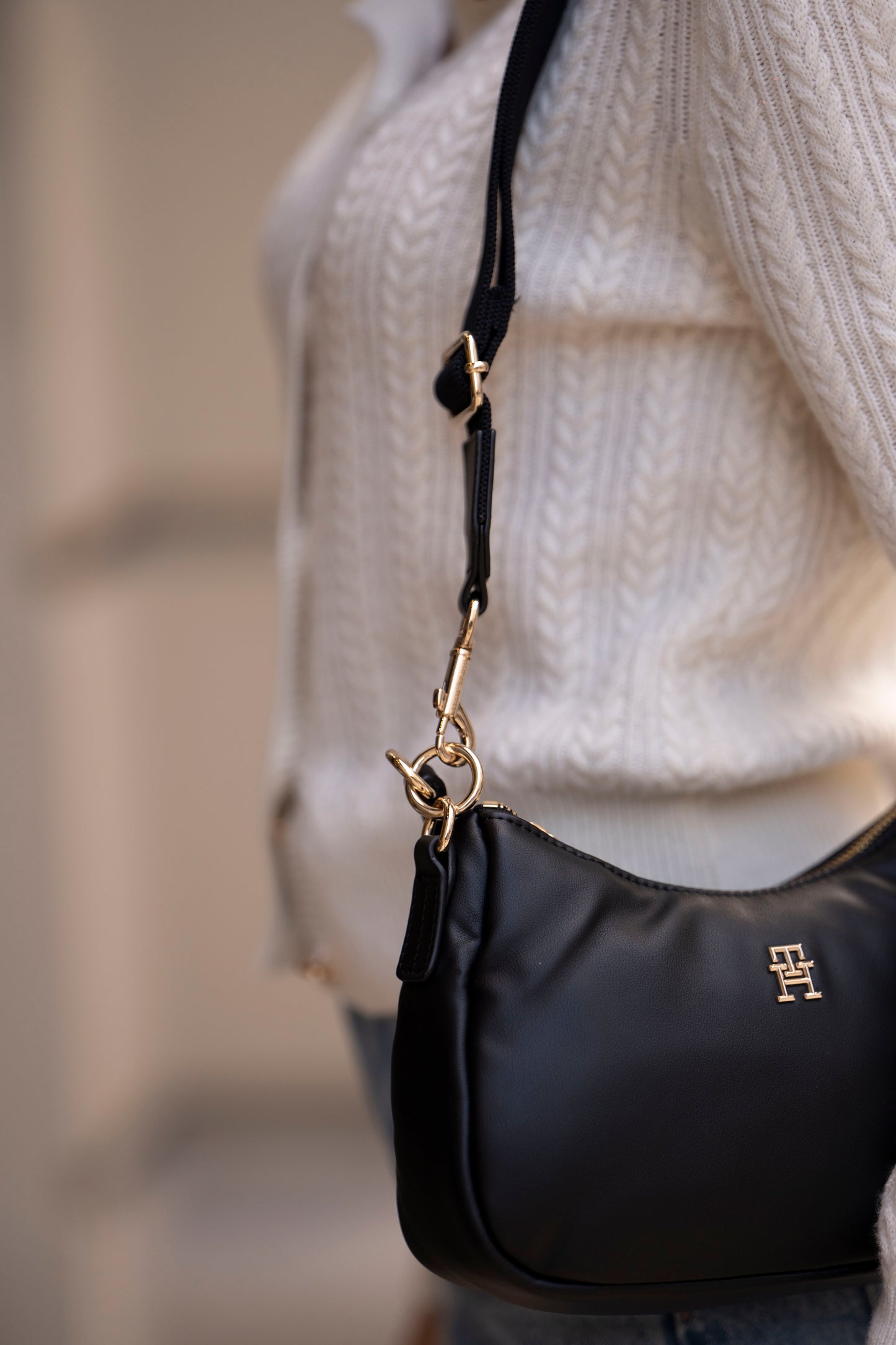 MALA DE OMBRO TOMMY HILFIGER