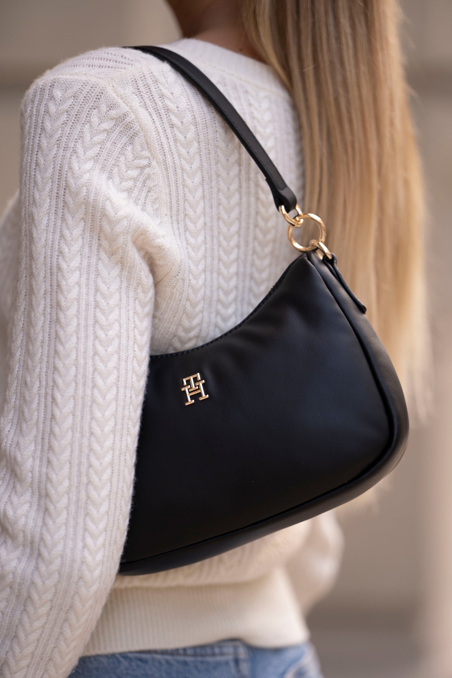 MALA DE OMBRO TOMMY HILFIGER