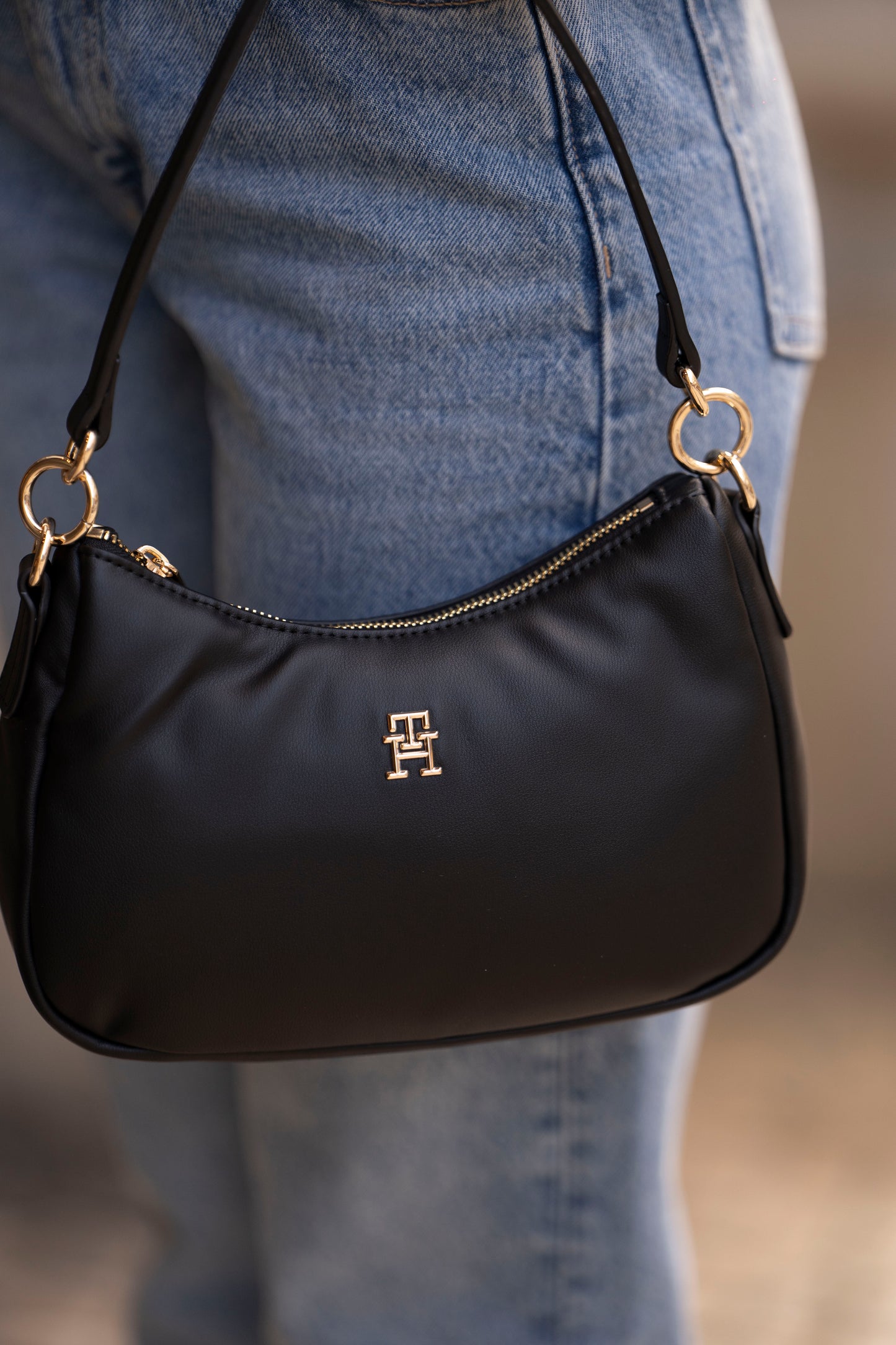 MALA DE OMBRO TOMMY HILFIGER