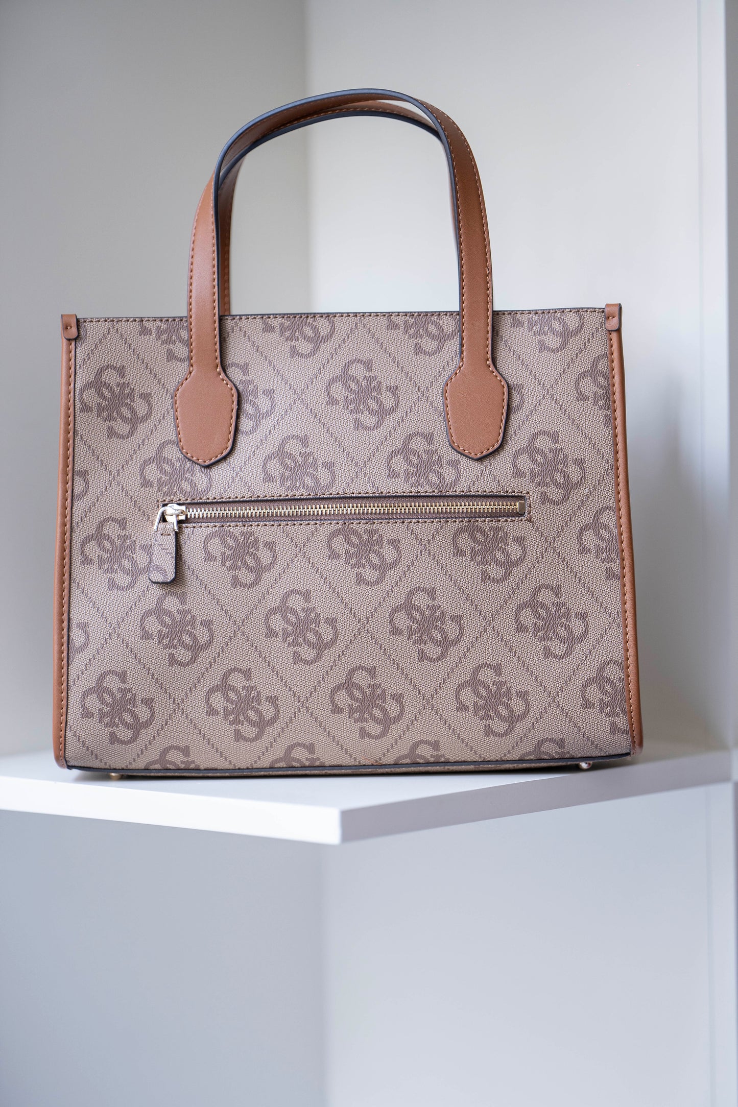 MALA DE MÃO " IZZY "  GUESS