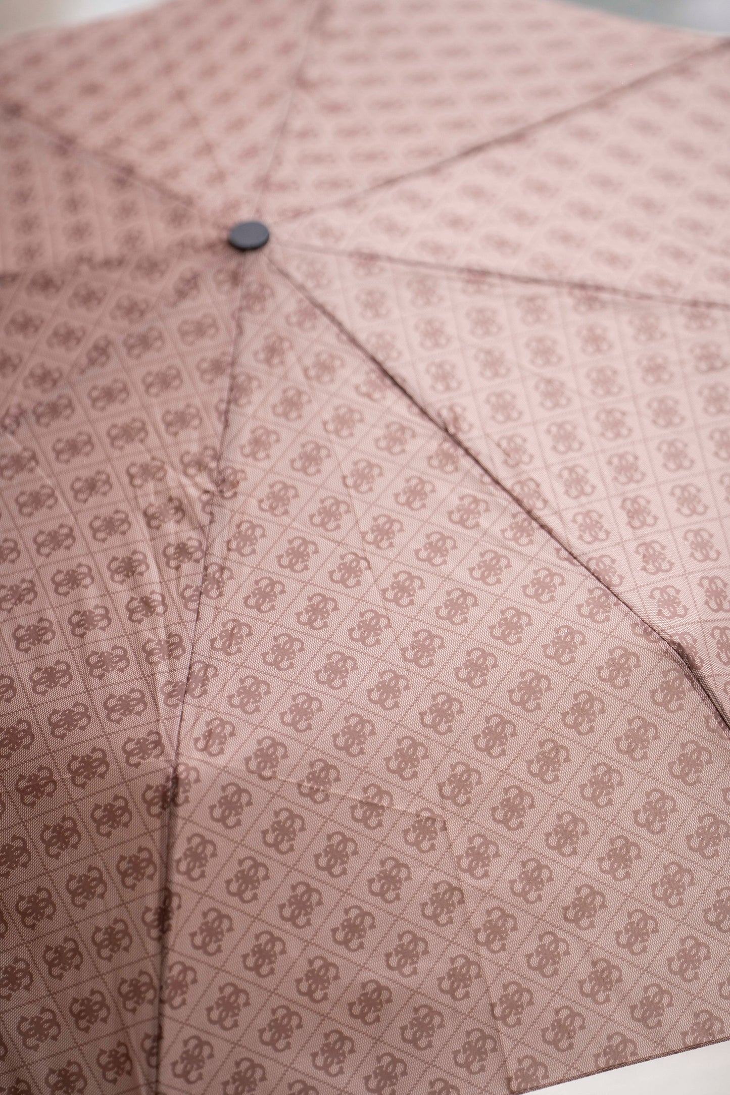 GUARDA-CHUVA GUESS