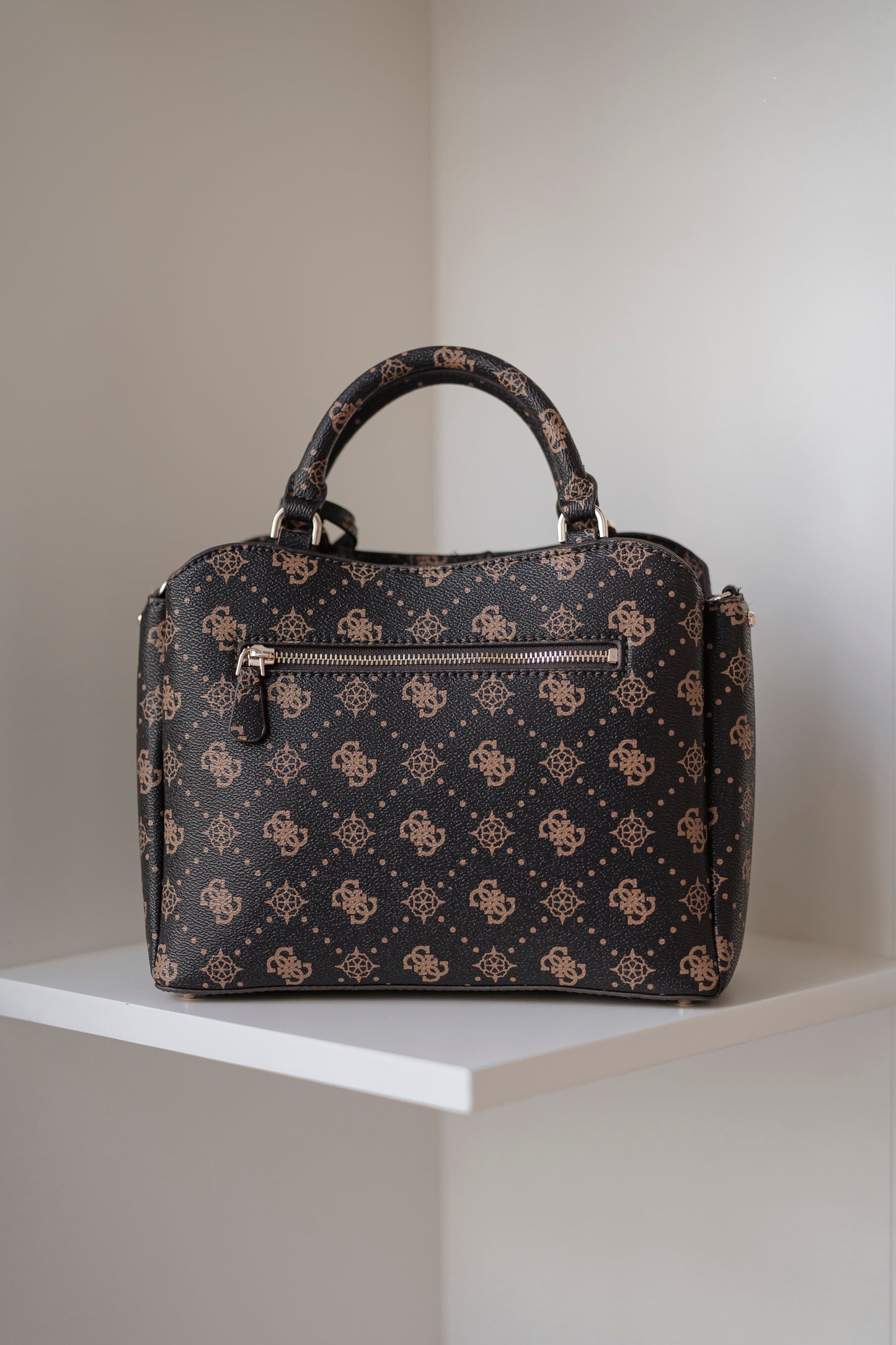 MALA DE MÃO " SILIA " GUESS