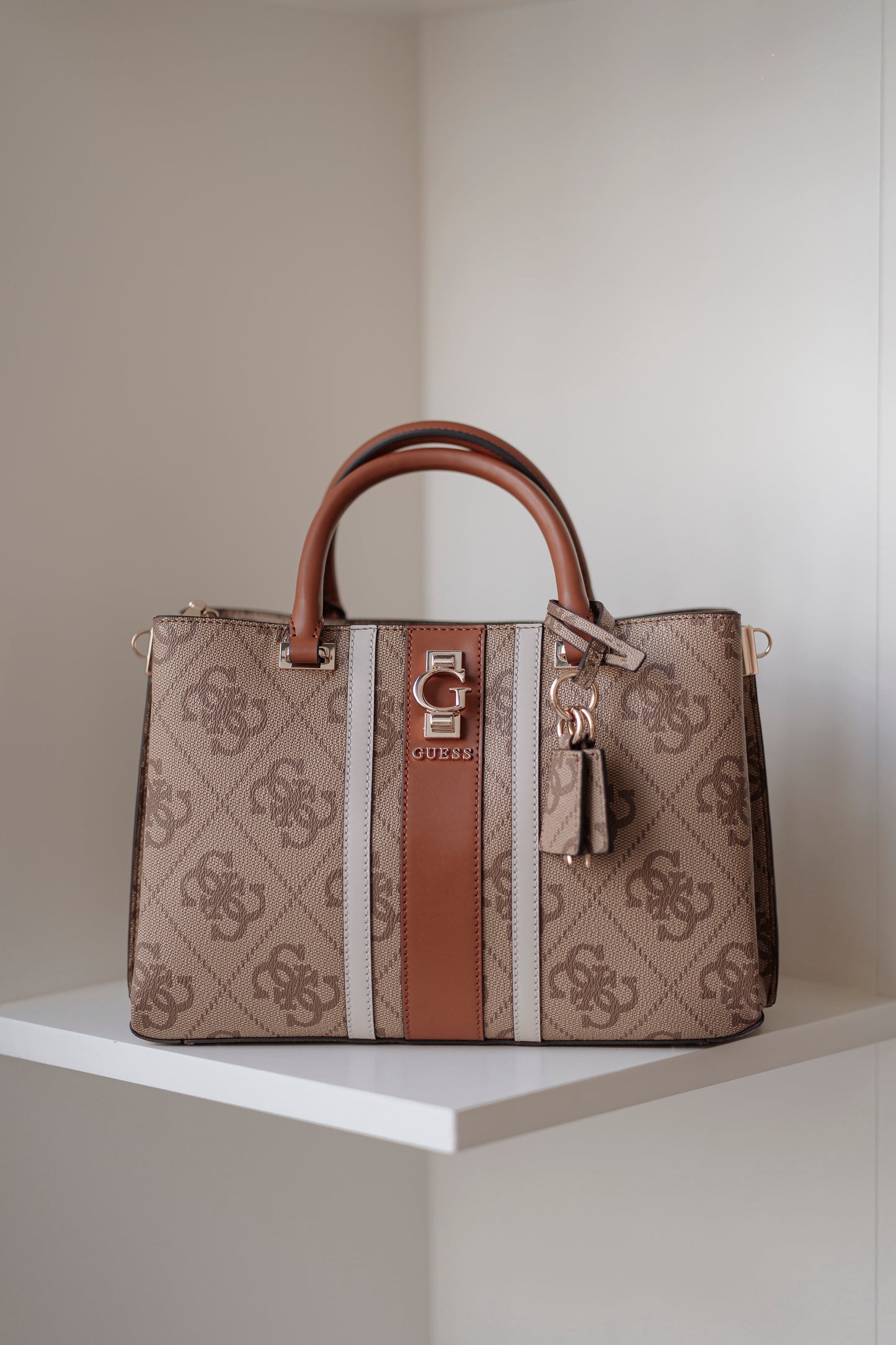 MALA DE MÃO " ERENIA " GUESS