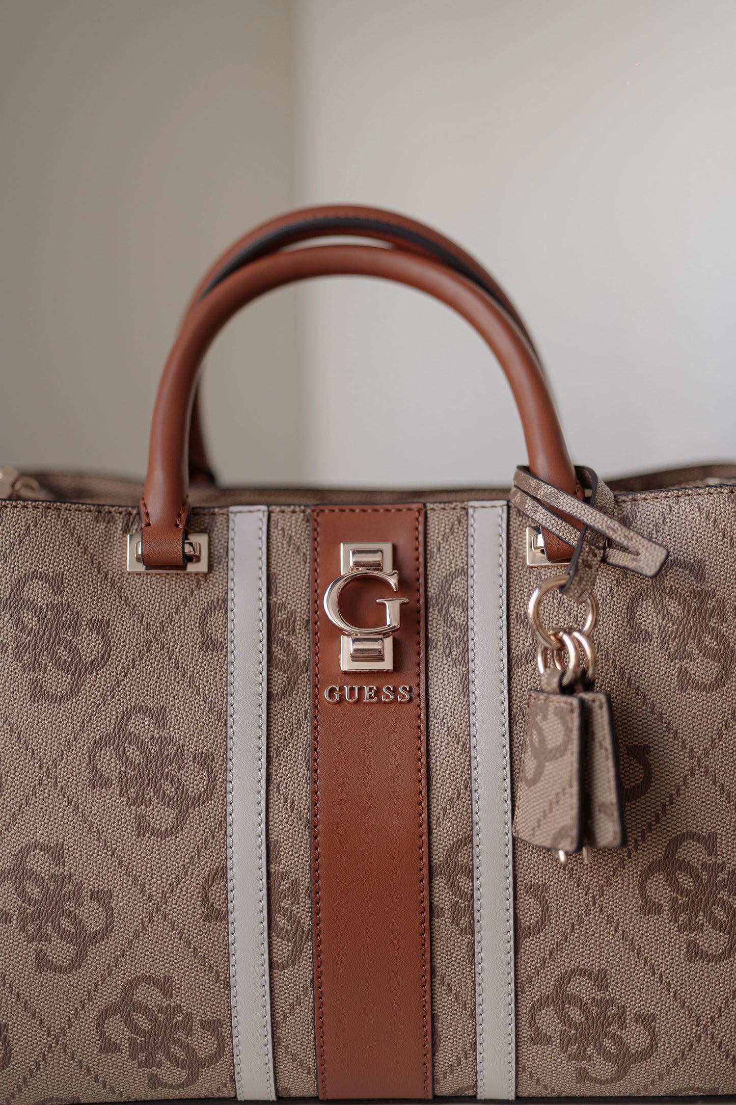 MALA DE MÃO " ERENIA " GUESS