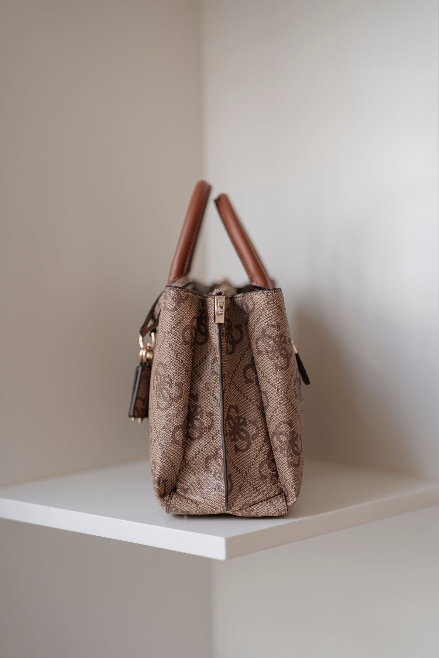 MALA DE MÃO " ERENIA " GUESS