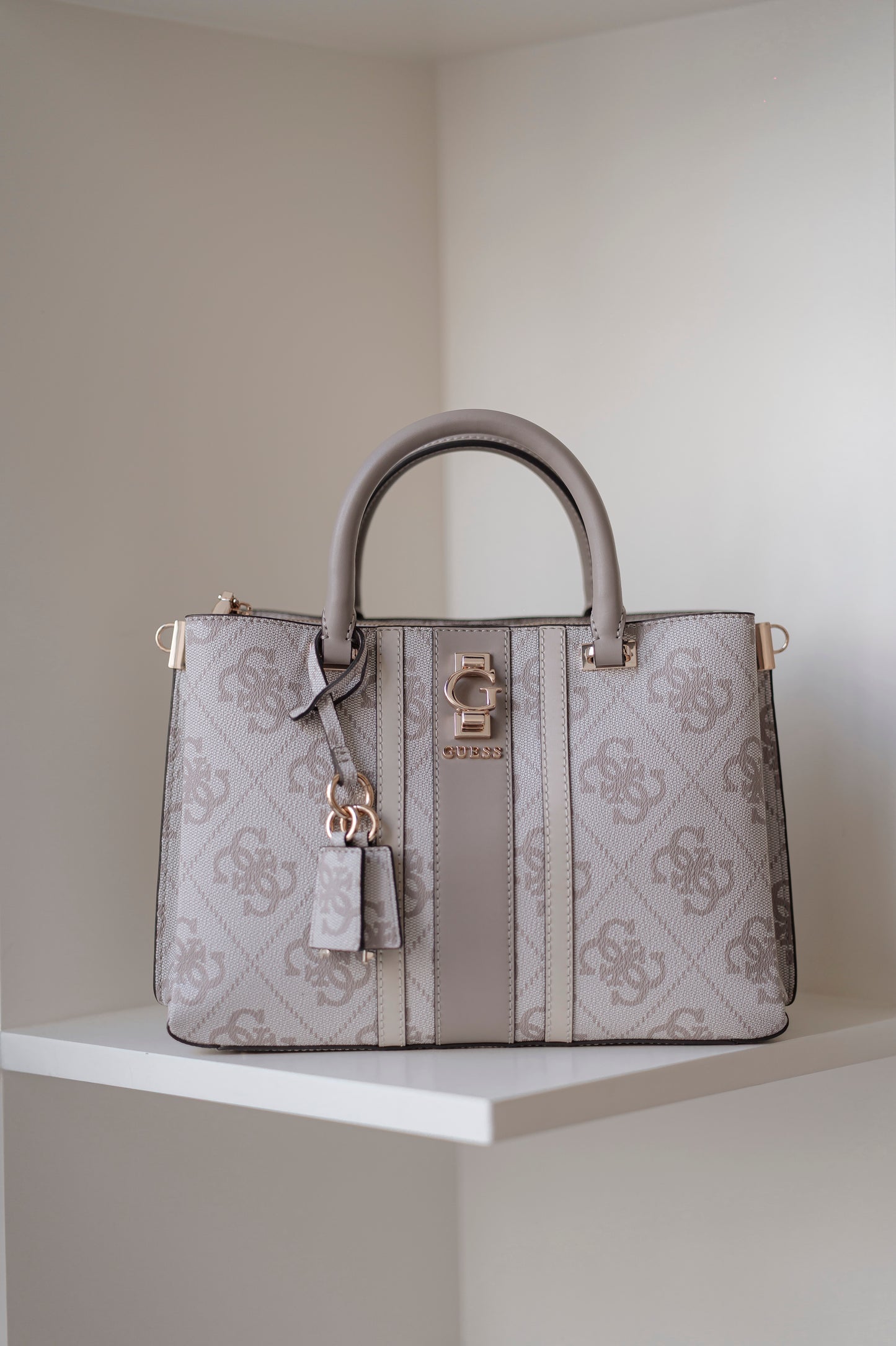 MALA DE MÃO " ERENIA " GUESS