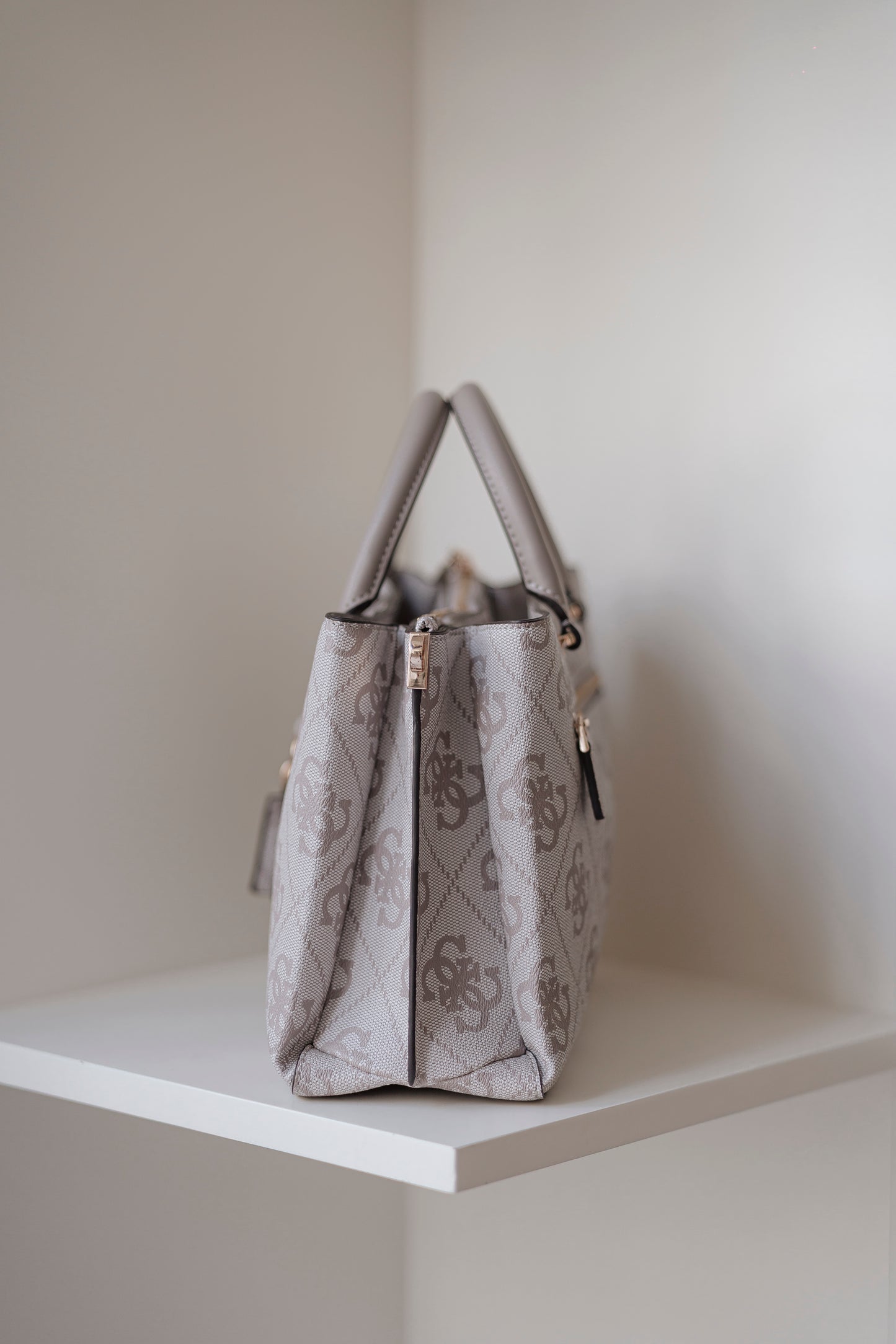 MALA DE MÃO " ERENIA " GUESS