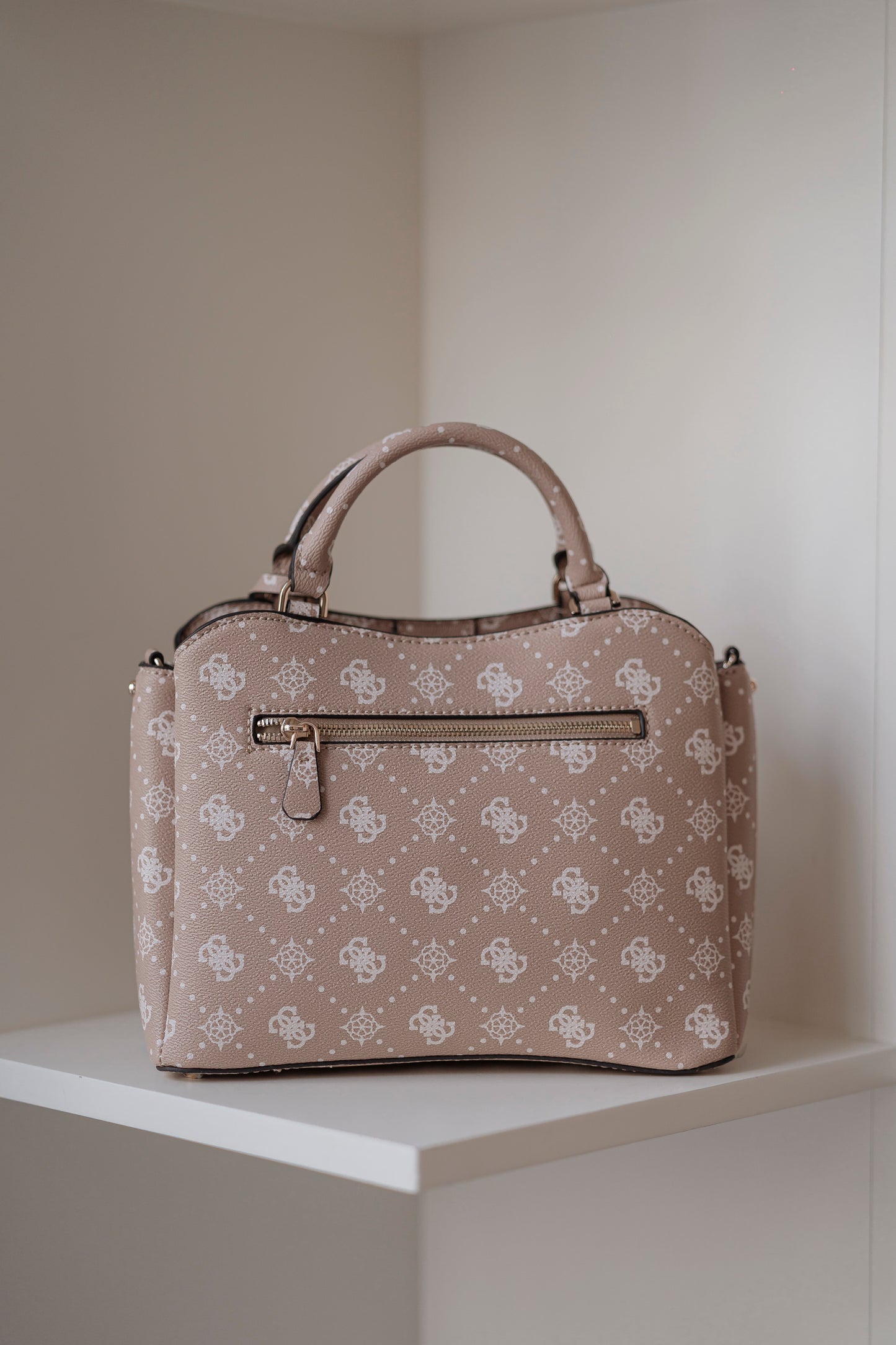 MALA DE MÃO " SILIA " GUESS