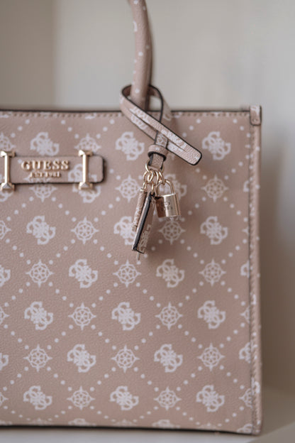 MALA DE MÃO " SILIA " GUESS