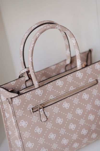 MALA DE MÃO " SILIA " GUESS