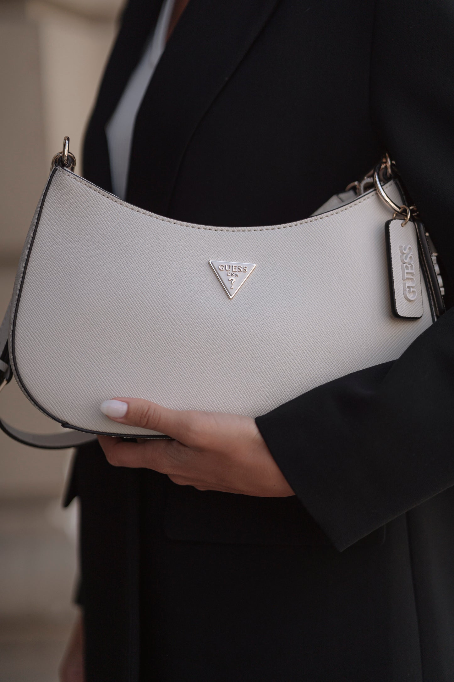 MALA DE OMBRO " NOELLE " GUESS