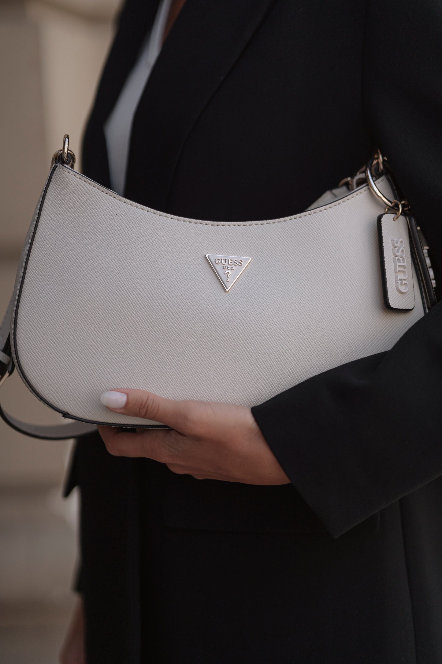 MALA DE OMBRO " NOELLE " GUESS