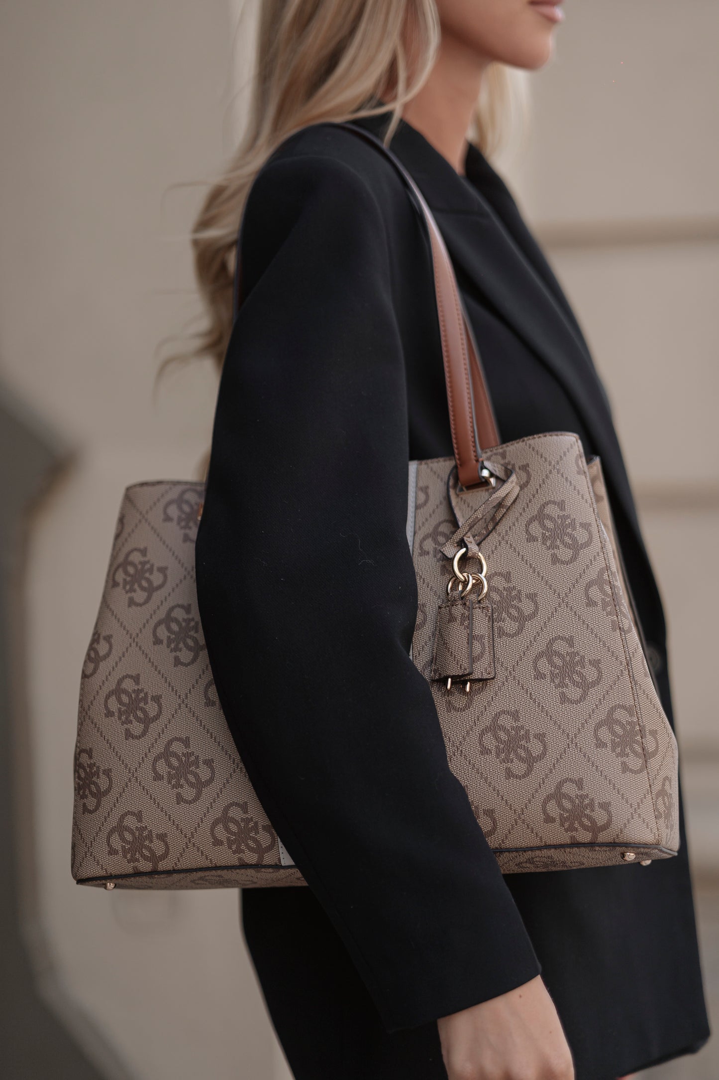 MALA DE OMBRO  " ERENIA "  GUESS