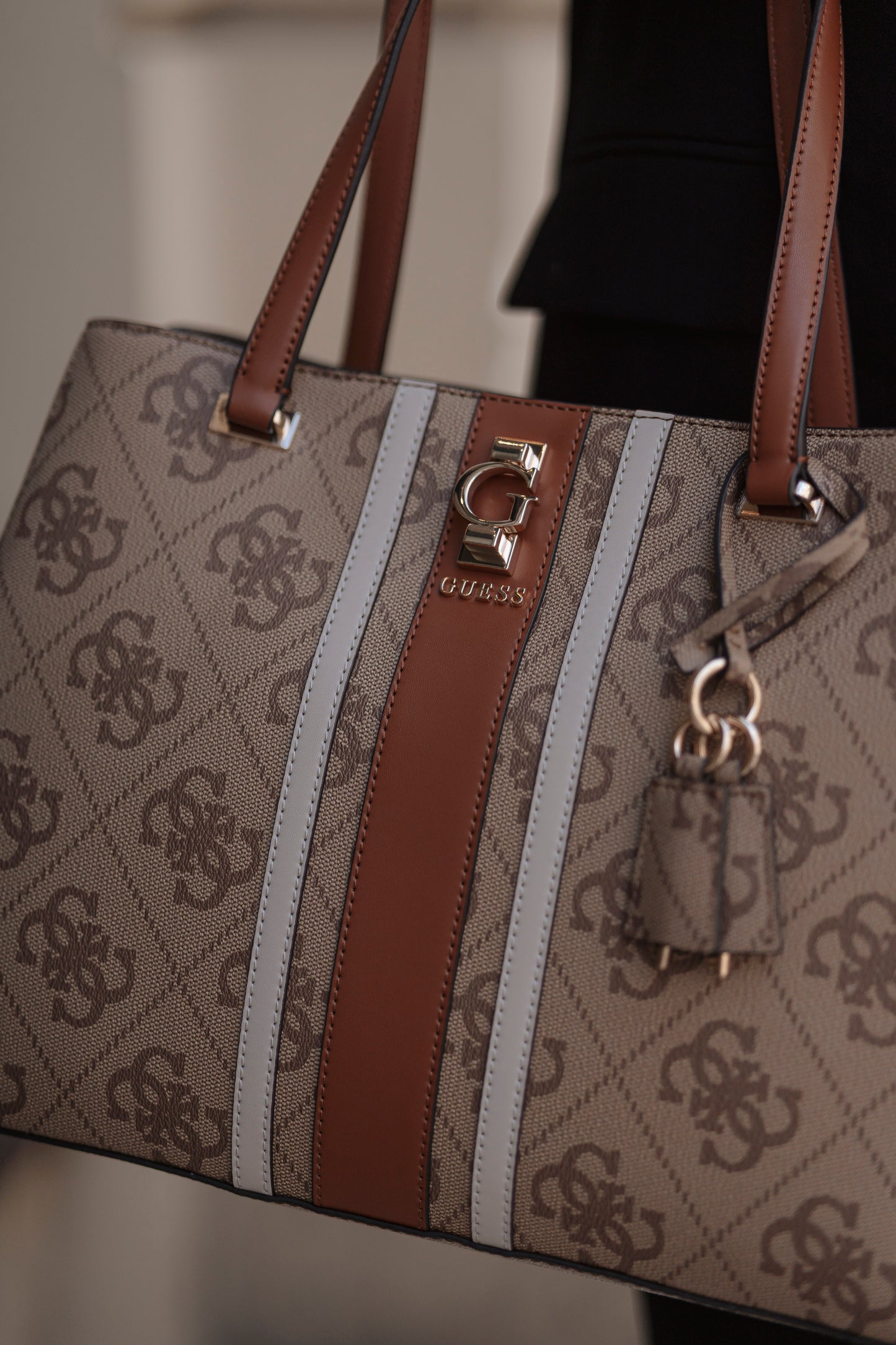 MALA DE OMBRO  " ERENIA "  GUESS