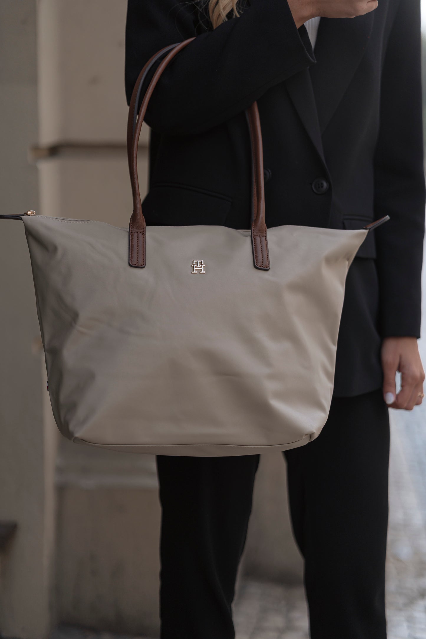 MALA DE OMBRO TOMMY HILFIGER