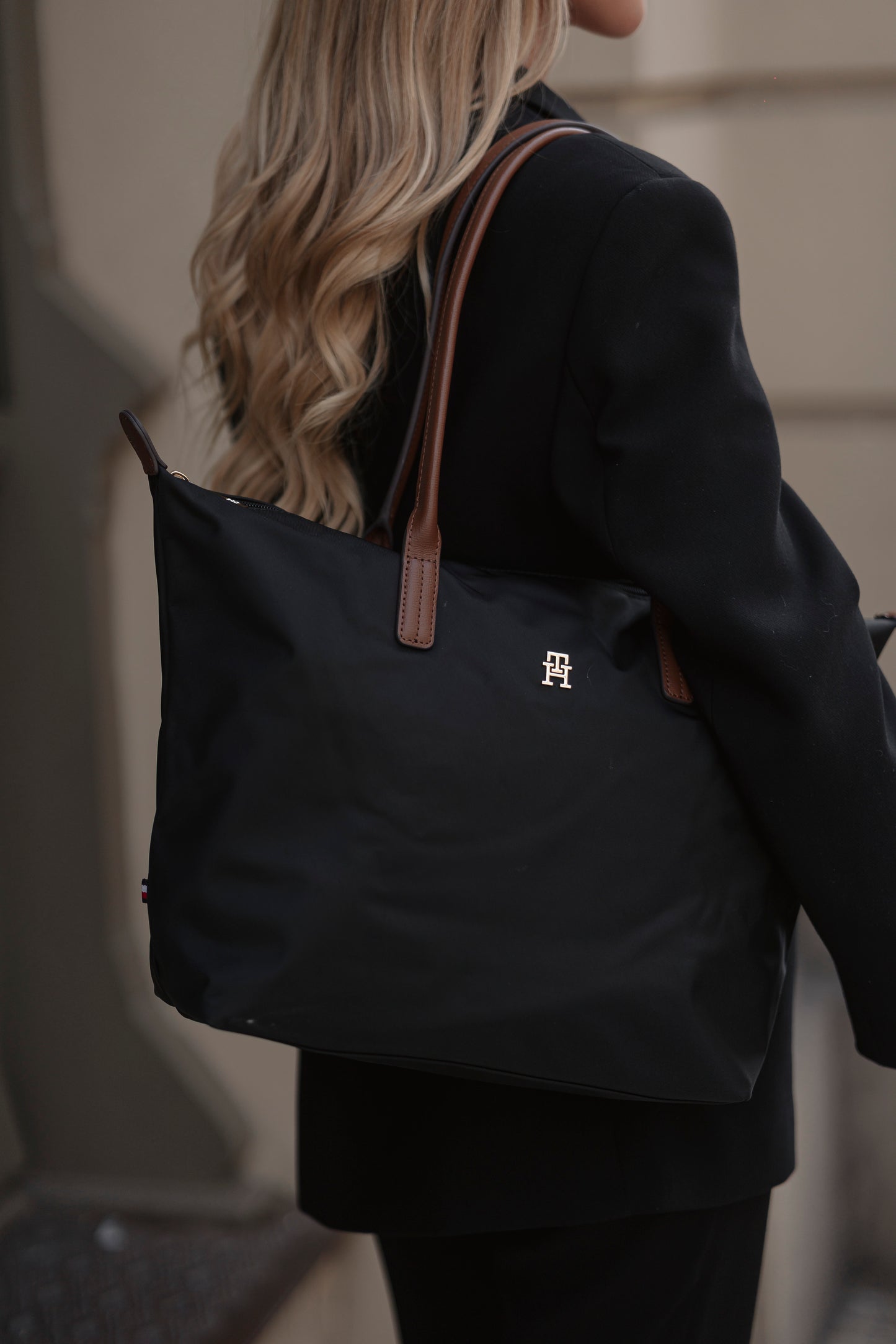 MALA DE OMBRO TOMMY HILFIGER