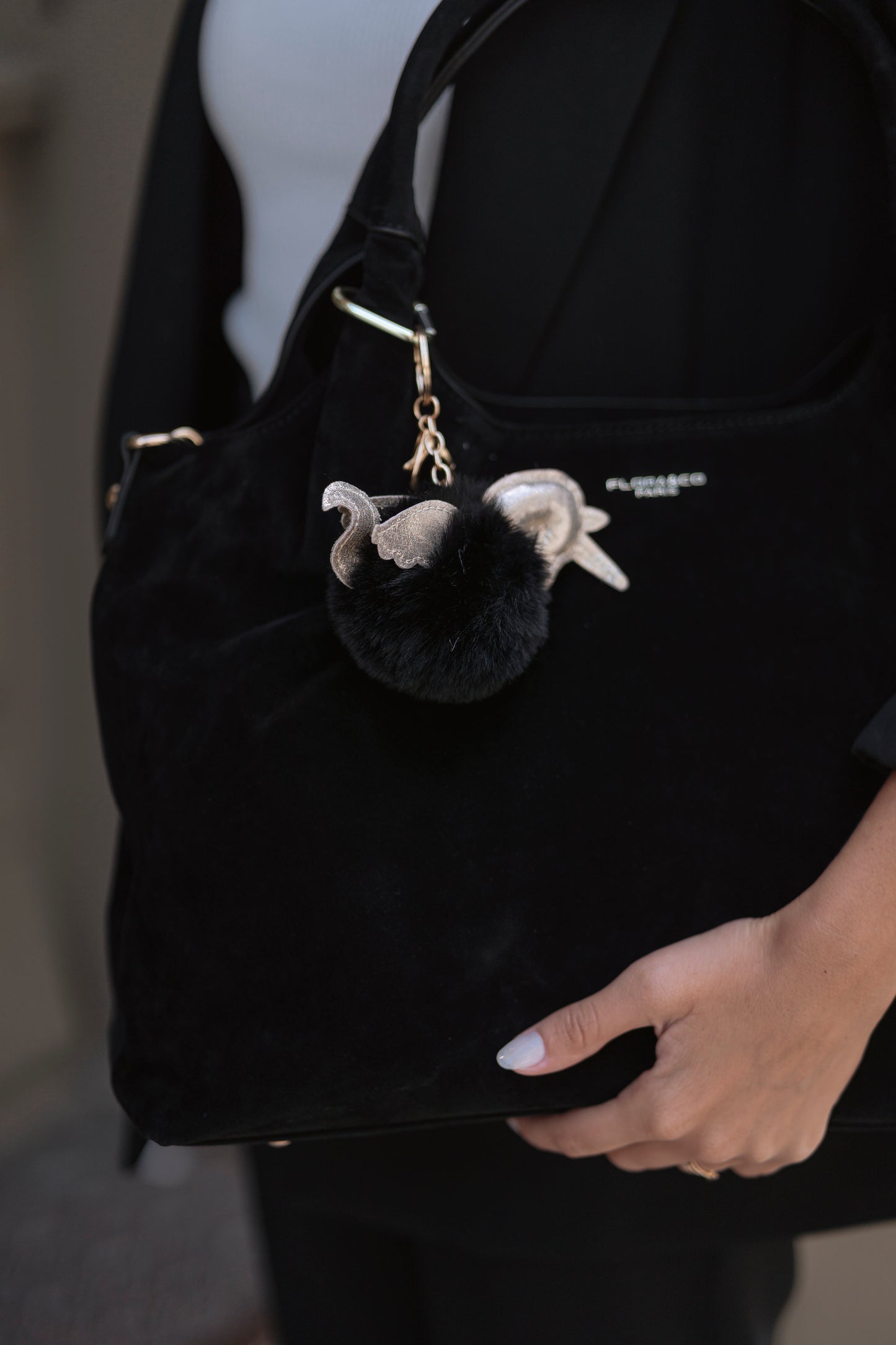 MALA DE OMBRO FLORA & CO