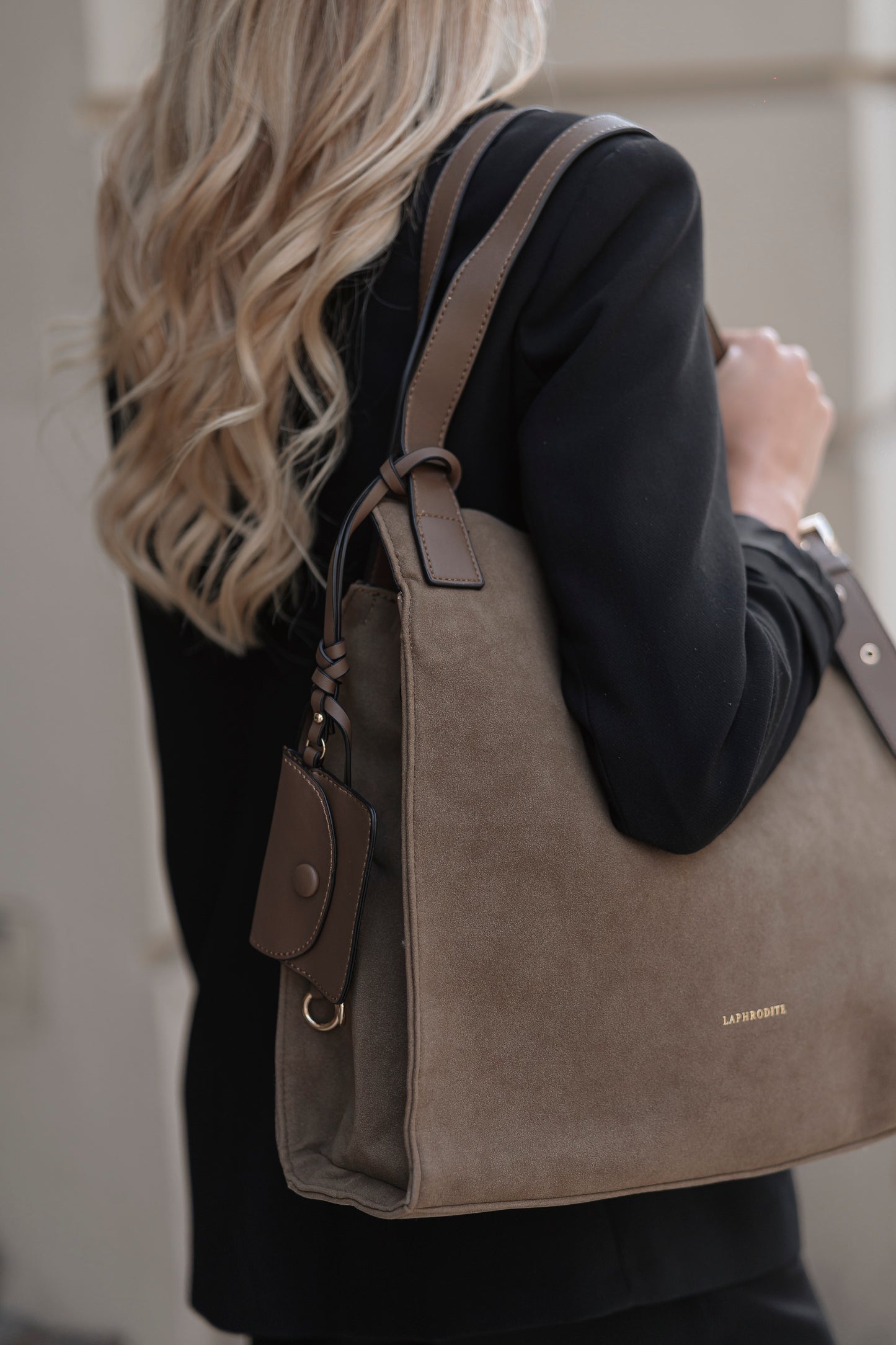 MALA DE OMBRO FLORA & CO