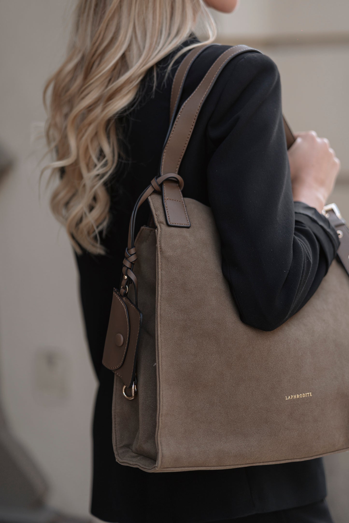 MALA DE OMBRO FLORA & CO