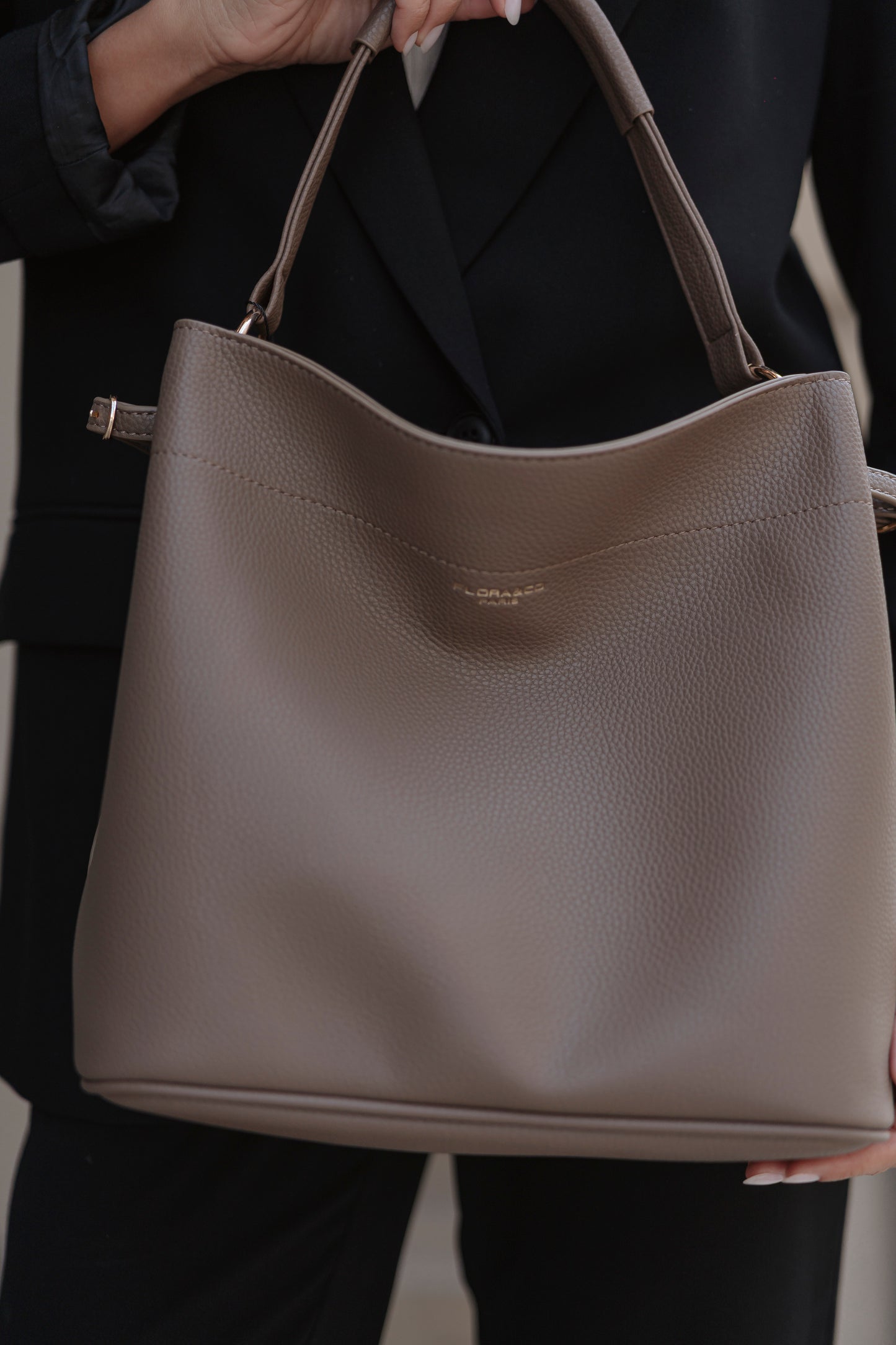 MALA DE OMBRO FLORA & CO