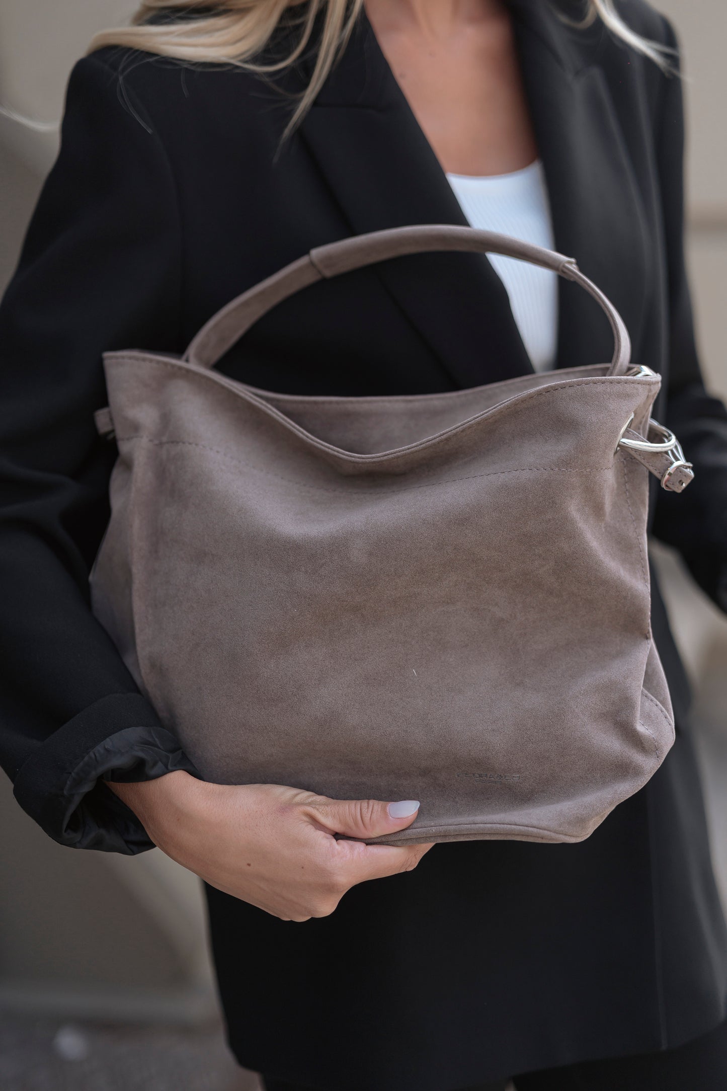 MALA DE OMBRO FLORA & CO