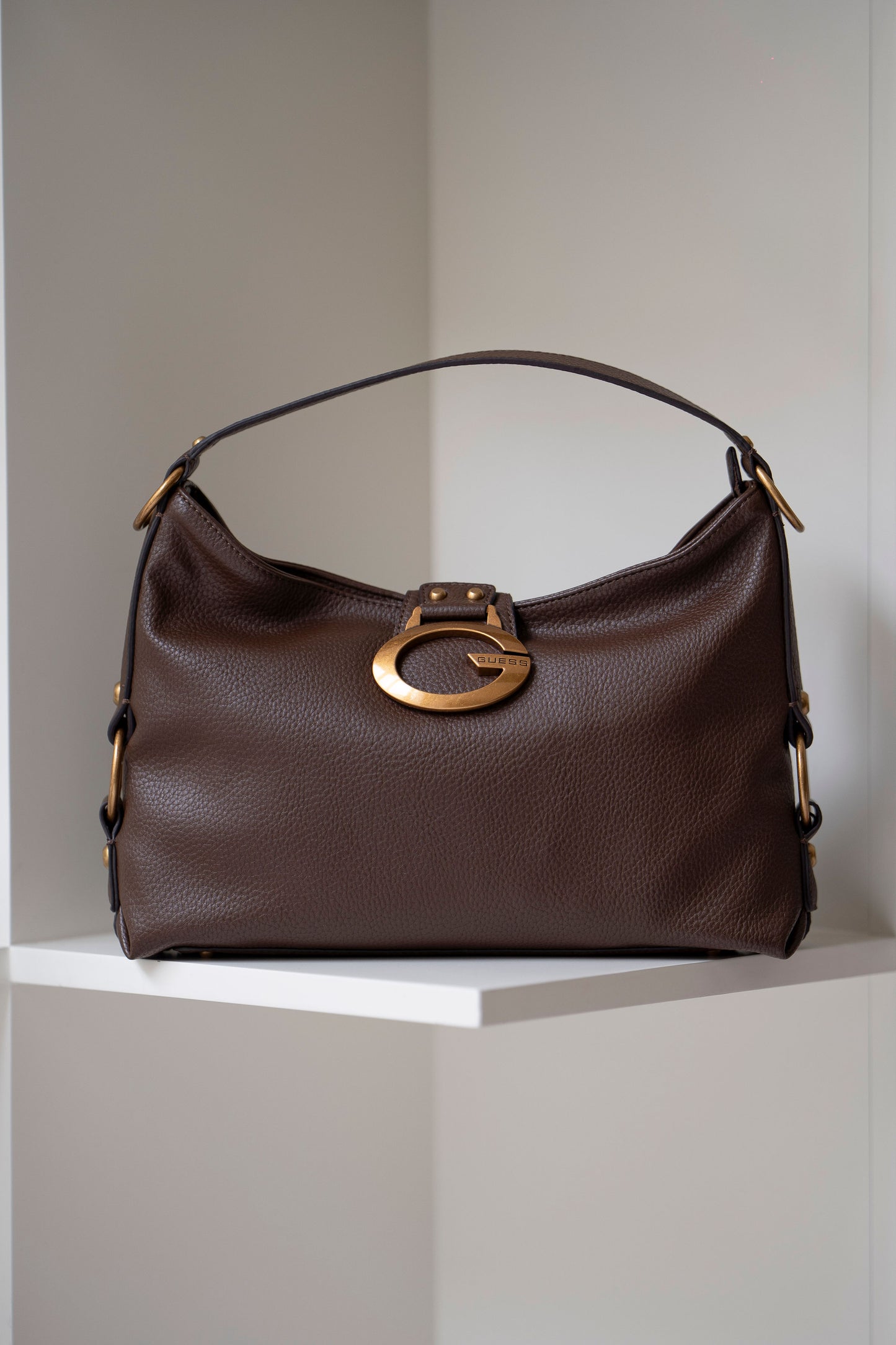 MALA DE OMBRO " CAMDEN "  GUESS