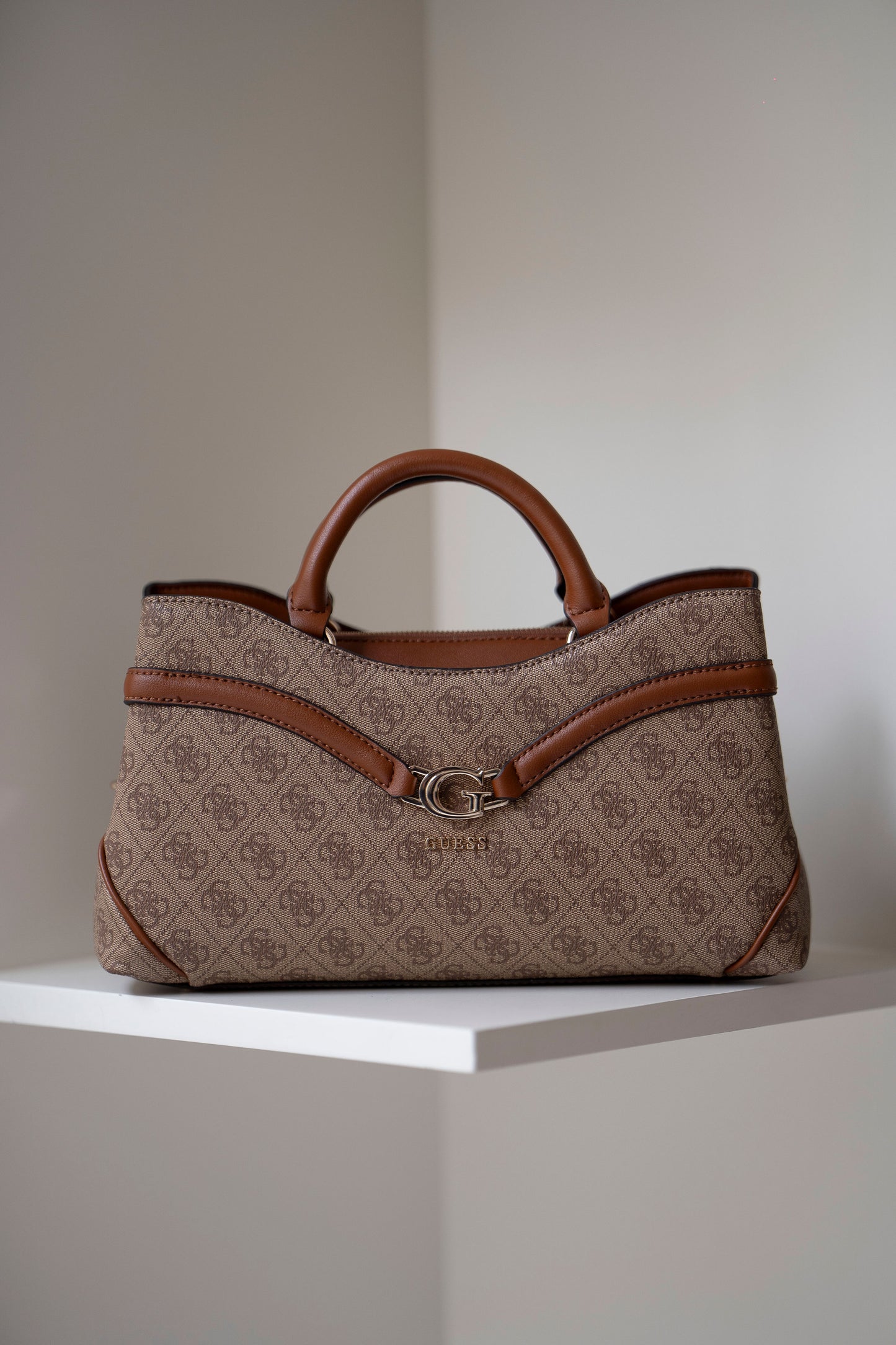 MALA DE MÃO " DEA GIRLFRIEND " GUESS